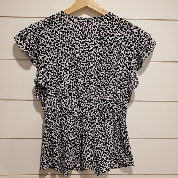 Monteau medium blouse floral v-neck flowy top ruffle shirt navy white flowers - Picture 3 of 16